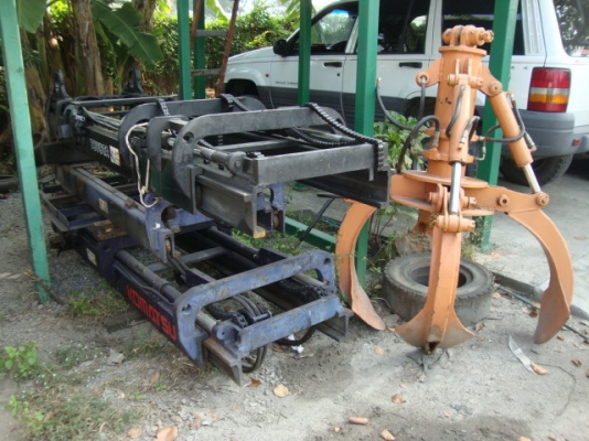 +++ ขายด่วน !!! ราคาถูก !!!  เสา 4 ม. (toyota) , เสา 4 - 5 ม. (mitsubishi) , ฮิ้งค์ (toyota, t.c.m. ) ตัวหมุน แบบเกลียว 1.5-2.5  ตัน , เครื่อง 1Z , 2Z (toyota) , ตัวหนีบเศษเหล็ก , ฝากระโปรง (komatsu , toyota) ขายถูก ๆ ครับ