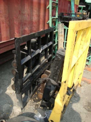 +++ ขายด่วน !!! ราคาถูก !!!  เสา 4 ม. (toyota) , เสา 4 - 5 ม. (mitsubishi) , ฮิ้งค์ (toyota, t.c.m. ) ตัวหมุน แบบเกลียว 1.5-2.5  ตัน , เครื่อง 1Z , 2Z (toyota) , ตัวหนีบเศษเหล็ก , ฝากระโปรง (komatsu , toyota) ขายถูก ๆ ครับ