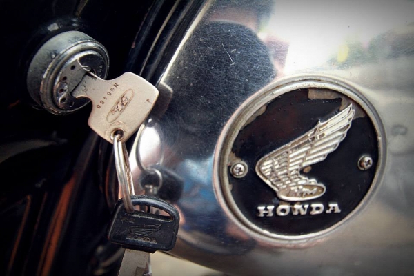 ขายc92 เดิมมากๆ แท้ทั้งคัน สตารท์มือ ทองขาว ทะเบียนเต็มโอน เลขตอง 0918759329