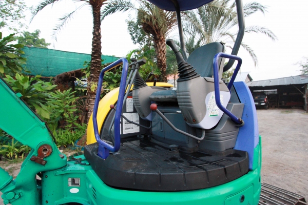 ขายรถแม็คโค KOMATSU PC30MR-1(รุ่น9) นำเข้าจากญี่ปุ่น ไม่เคยผ่านการใช้งานในไทย สนใจติดต่อ 086-775-7900