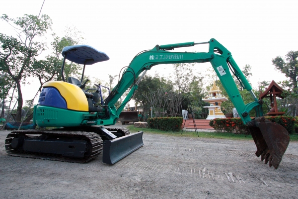 ขายรถแม็คโค KOMATSU PC30MR-1(รุ่น9) นำเข้าจากญี่ปุ่น ไม่เคยผ่านการใช้งานในไทย สนใจติดต่อ 086-775-7900