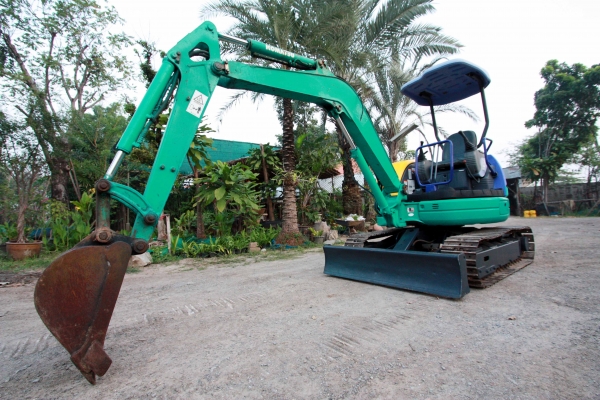 ขายรถแม็คโค KOMATSU PC30MR-1(รุ่น9) นำเข้าจากญี่ปุ่น ไม่เคยผ่านการใช้งานในไทย สนใจติดต่อ 086-775-7900