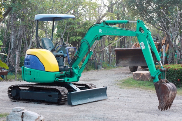 ขายรถแม็คโค KOMATSU PC30MR-1(รุ่น9) นำเข้าจากญี่ปุ่น ไม่เคยผ่านการใช้งานในไทย สนใจติดต่อ 086-775-7900