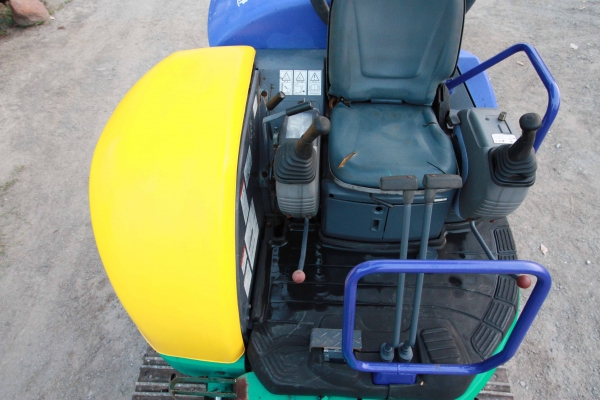 ขายรถแม็คโค KOMATSU PC30MR-1(รุ่น9) นำเข้าจากญี่ปุ่น ไม่เคยผ่านการใช้งานในไทย สนใจติดต่อ 086-775-7900