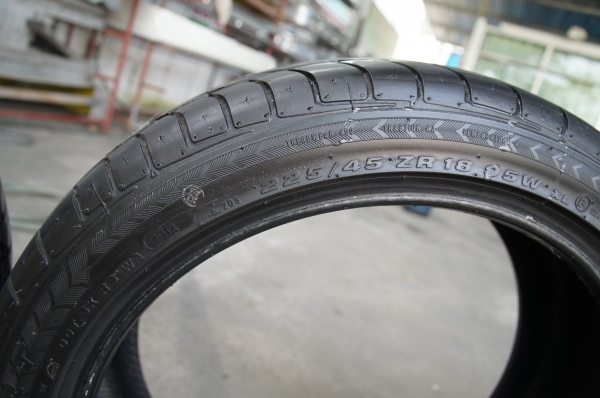 ขายยาง 225/45/18 สภาพแกะกล่อง