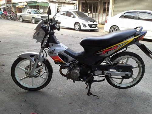 Sonic ปี 46 สีดำ เทา รถบ้าน เครื่องเดิม เอกสารครบ  ราคาเร้าๆ