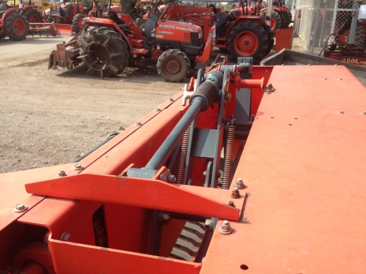 เครื่องอัดฟาง Kubota HB130 PLUS ของมือสอง ตามสภาพครับ เครื่องอัดฟาง Kubota HB130 PLUS ของมือสอง ตามสภาพครับ