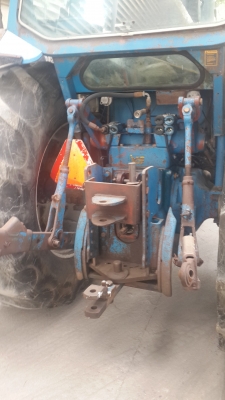 ขายรถไถ Ford8700 เพลาเดียว นำเข้ายังไม่ผ่านงานในประเทศ ราคา 320,000บาท