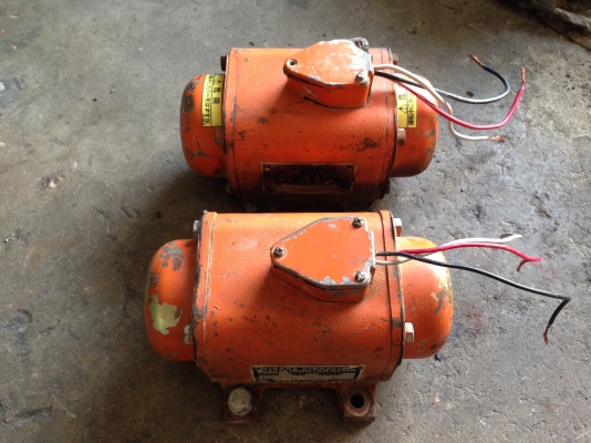 ขายมอเตอร์สั่น-เขย่า Mikasa 1/5 HP. 380 V สภาพสวย วิ่งนิ่ม พร้อมใช้งาน มี 2 ตัวครับ