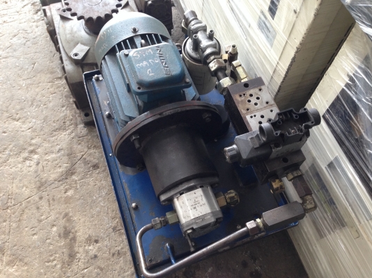 ขายปั้มไฮโดรลิค มอเตอร์ INLINE 3 HP. 380 V พร้อมถัง สภาพสวย พร้อมใช้งาน