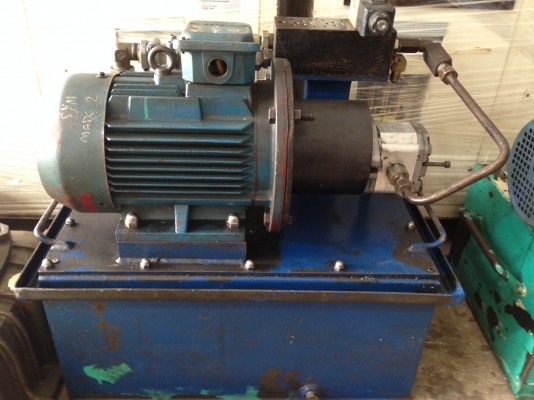 ขายปั้มไฮโดรลิค มอเตอร์ INLINE 3 HP. 380 V พร้อมถัง สภาพสวย พร้อมใช้งาน