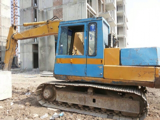 ขายรถแบ็คโฮ komatsu pc120-3  รอลเลอร์ 7ลูก เครื่องปั๊มเดิมโซ่ 80\% ใบแทรค 70