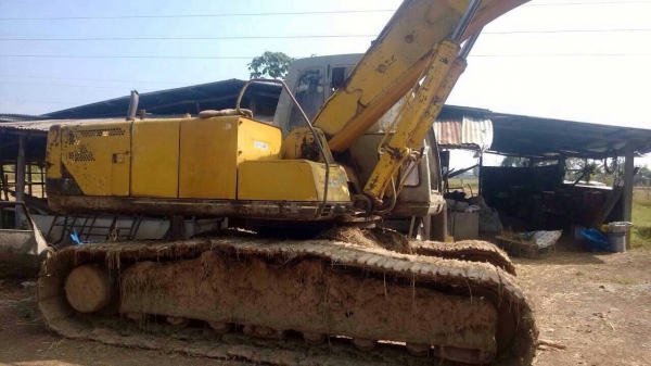 ขายรถแบ็คโฮ kobelco Sk 200 mark 3 ไฟฟ้าตัด เครื่องปั๊มเดิม เอกสารใบแจ้งจำหน่าย