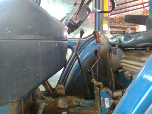 รถไถ FORD 8210 4WD มีใบดันหน้า รถไถ FORD 8210 4WD มีใบดันหน้า