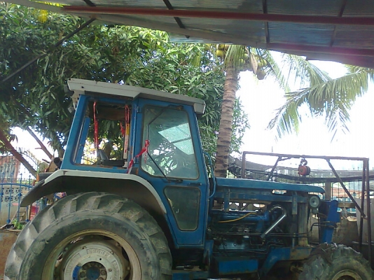 รถไถ FORD 8210 4WD มีใบดันหน้า รถไถ FORD 8210 4WD มีใบดันหน้า