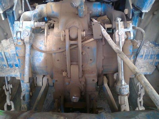 รถไถ FORD 8210 4WD มีใบดันหน้า รถไถ FORD 8210 4WD มีใบดันหน้า