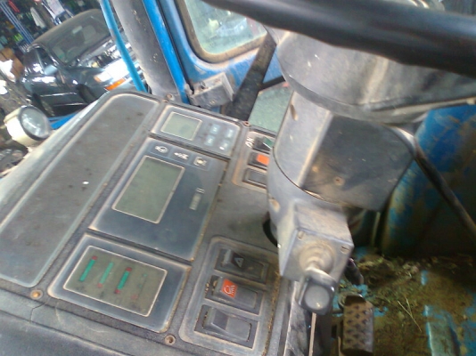 รถไถ FORD 8210 4WD มีใบดันหน้า รถไถ FORD 8210 4WD มีใบดันหน้า