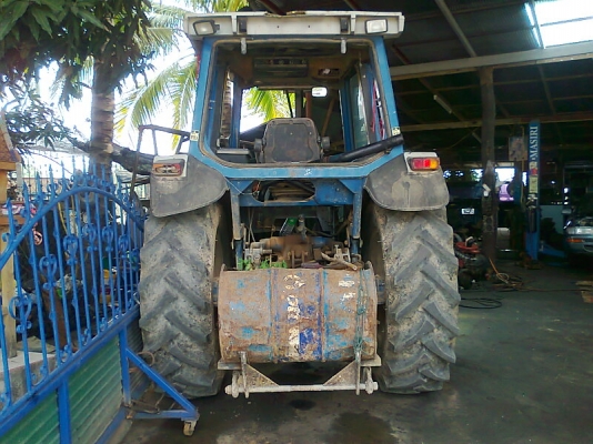 รถไถ FORD 8210 4WD มีใบดันหน้า รถไถ FORD 8210 4WD มีใบดันหน้า