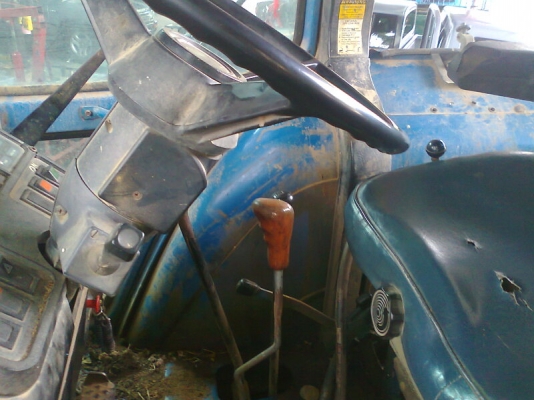 รถไถ FORD 8210 4WD มีใบดันหน้า รถไถ FORD 8210 4WD มีใบดันหน้า