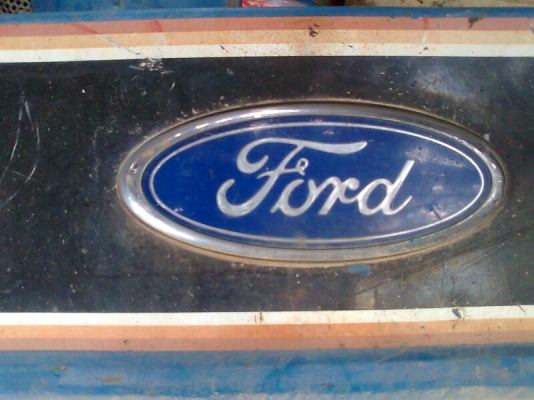 รถไถ FORD 8210 4WD มีใบดันหน้า รถไถ FORD 8210 4WD มีใบดันหน้า