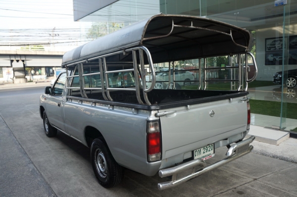 NISSAN FRONTIER ปี2003 ตอนเดียว พวงมาลัยเพาเวอร์ สีสวย เบาะหนัง แอร์เย็น เครื่อง-ช่วงล่างดี พร้อมใช้งาน ฟรีดาวน์ จัดไฟแนท์ได้เต็ม ติดแบ็คลิสออกรถได้