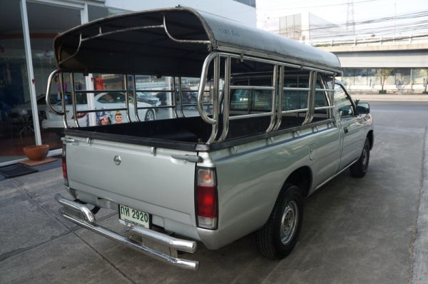 NISSAN FRONTIER ปี2003 ตอนเดียว พวงมาลัยเพาเวอร์ สีสวย เบาะหนัง แอร์เย็น เครื่อง-ช่วงล่างดี พร้อมใช้งาน ฟรีดาวน์ จัดไฟแนท์ได้เต็ม ติดแบ็คลิสออกรถได้