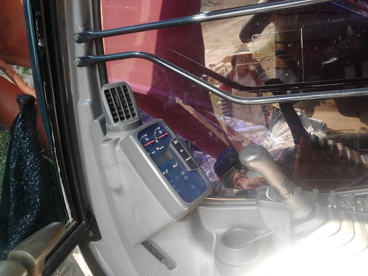 ขายด่วน แม็คโค ZX200 สภาพพร้อมใช้ ชั่วโมงน้อย ขาย เบื่อ คนขับ โทร 086-0124872 ชัยโรจน์