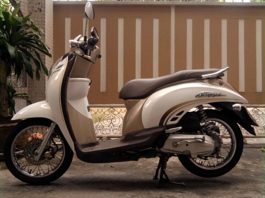ขออนุญาติขาย HONDA Scoopy-i 110 cc. วิ่งไม่ถึง 10,000 กิโล โอนให้ฟรีครับ