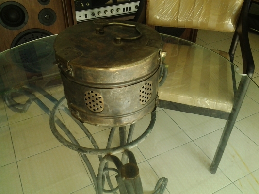 เตาอบสำลีรุ่นเก่าตัวเป็นทองเหลือง