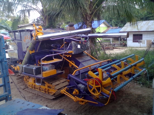 ขายรถเกี่ยวข้าวปานเจริญการช่าง ปั้ม22ไดกิ้น มอเตอร์ KOMUTSU 12HT ราคา 600,000 บาท คุยราคาได้