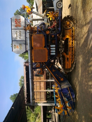 ขายรถเกี่ยวข้าวปานเจริญการช่าง ปั้ม22ไดกิ้น มอเตอร์ KOMUTSU 12HT ราคา 600,000 บาท คุยราคาได้