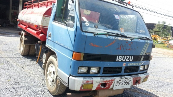 ขายรถ 6 ล้อน้ำมัน ISUZU NPR 115 แรงม้าเกียร์สั้นปี 2538 ราคา 520000 จัดไฟแนนซ์ได้ 380000