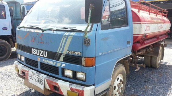 ขายรถ 6 ล้อน้ำมัน ISUZU NPR 115 แรงม้าเกียร์สั้นปี 2538 ราคา 520000 จัดไฟแนนซ์ได้ 380000
