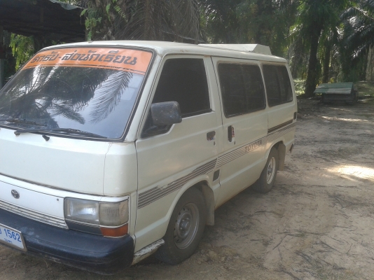 ขายรถตู้คับ เครื่องดีฟิตมาใหม่ สีสวย ราคาคุยกันได้คับ
