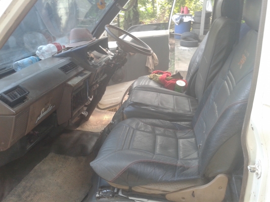 ขายรถตู้คับ เครื่องดีฟิตมาใหม่ สีสวย ราคาคุยกันได้คับ