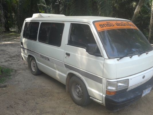 ขายรถตู้คับ เครื่องดีฟิตมาใหม่ สีสวย ราคาคุยกันได้คับ