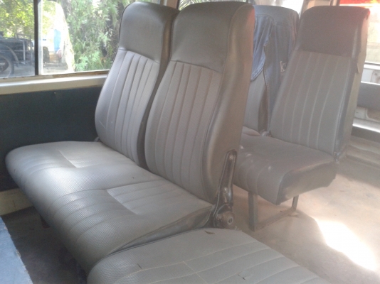 ขายรถตู้คับ เครื่องดีฟิตมาใหม่ สีสวย ราคาคุยกันได้คับ