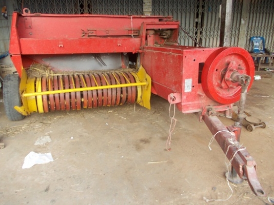 จัดไป...95,000 บาท...เครื่องอัดฟาง NEWHOLLAND 370