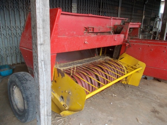 จัดไป...95,000 บาท...เครื่องอัดฟาง NEWHOLLAND 370