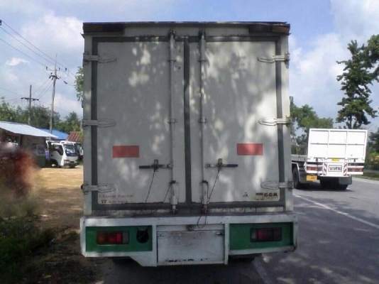 รถฮีโน่ 6 ล้อ ทูโถ้  ตู้แห้ง 130 แรงม้า ปี 51  สนใจติดต่อ 081 - 6079515