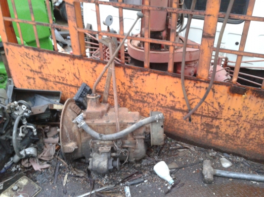 คานหน้า + เสื้อเพลาเฟืองท้าย ทั้งชุดชนเครื่อง 6BG1 คานหน้า + เสื้อเพลาเฟืองท้าย ทั้งชุดชนเครื่อง 6BG1