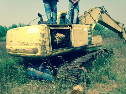 ขายครับ โคมัสสุ 200 รุ่น 6 (ญี่ปุ่น) 2 คัน เหมาขายถูกๆๆๆๆๆๆๆๆๆ