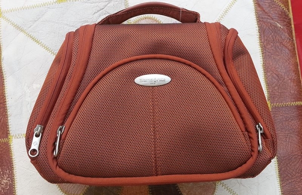 Used Brandname : กระเป๋าถือ สะพายหลัง สะพายข้าง รองเท้า มีให้เลือกชมหลายชิ้นครับผม