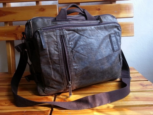 Used Brandname : กระเป๋าถือ สะพายหลัง สะพายข้าง รองเท้า มีให้เลือกชมหลายชิ้นครับผม