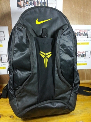 Used Brandname : กระเป๋าถือ สะพายหลัง สะพายข้าง รองเท้า มีให้เลือกชมหลายชิ้นครับผม