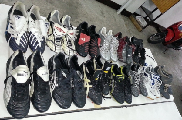 Used Brandname : กระเป๋าถือ สะพายหลัง สะพายข้าง รองเท้า มีให้เลือกชมหลายชิ้นครับผม