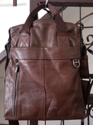 Used Brandname : กระเป๋าถือ สะพายหลัง สะพายข้าง รองเท้า มีให้เลือกชมหลายชิ้นครับผม