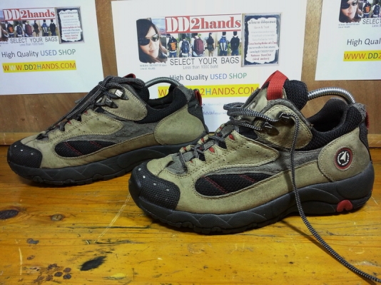 Used Brandname : กระเป๋าถือ สะพายหลัง สะพายข้าง รองเท้า มีให้เลือกชมหลายชิ้นครับผม