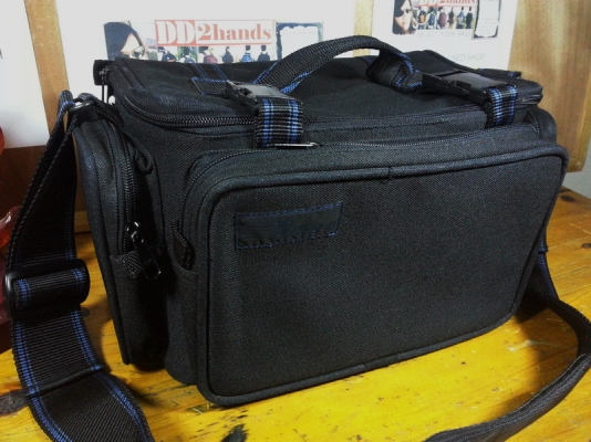 Used Brandname : กระเป๋าถือ สะพายหลัง สะพายข้าง รองเท้า มีให้เลือกชมหลายชิ้นครับผม