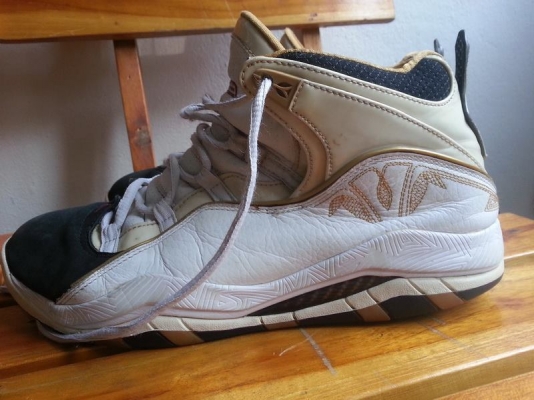 Used Brandname : กระเป๋าถือ สะพายหลัง สะพายข้าง รองเท้า มีให้เลือกชมหลายชิ้นครับผม